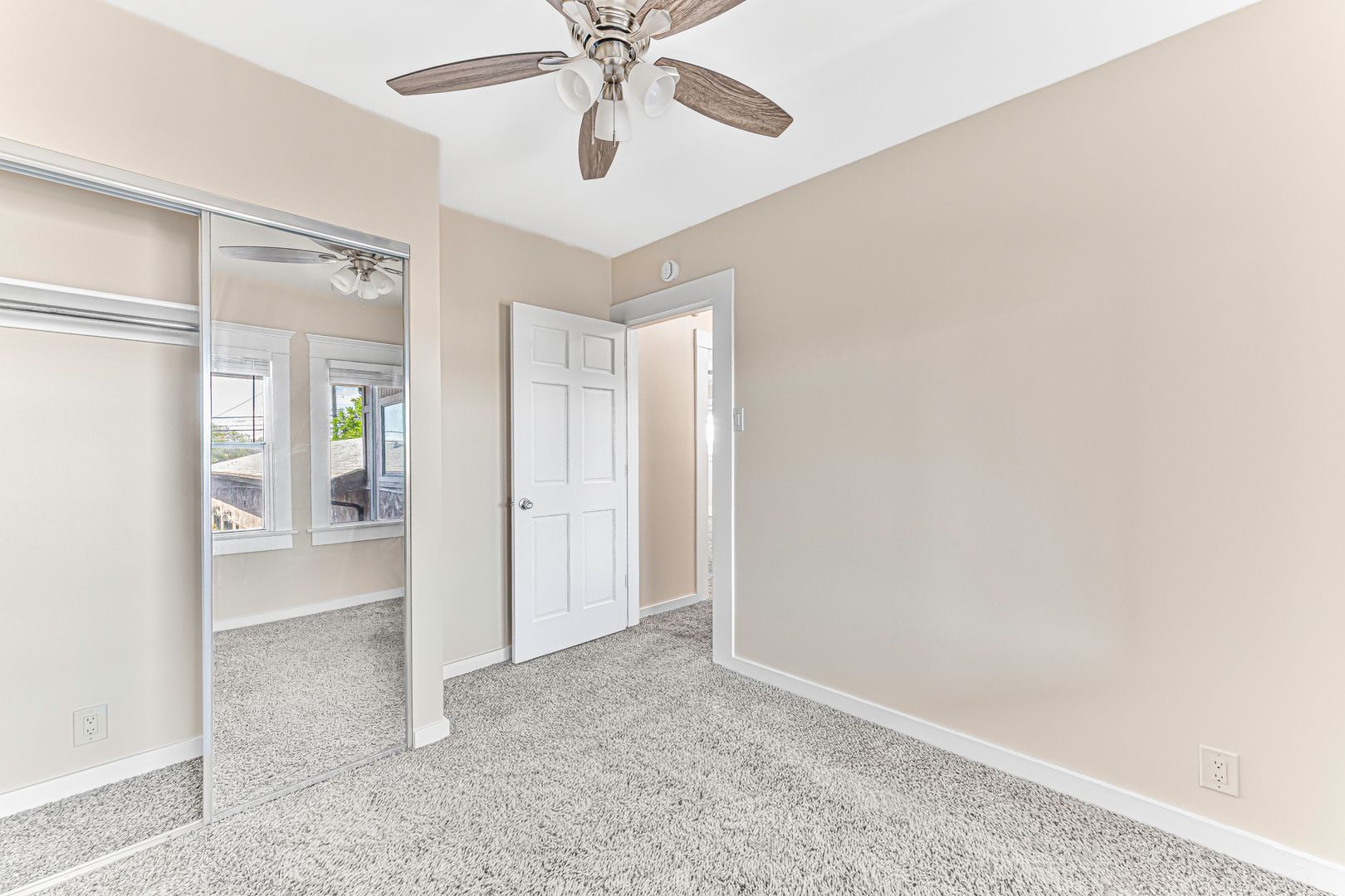 Building Photo - 1460 Gaviota Ave