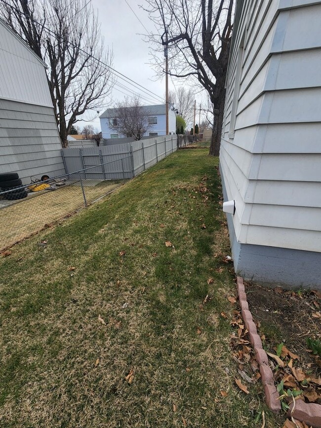 Building Photo - Spacious 2BR Duplex in Central Richland – ...