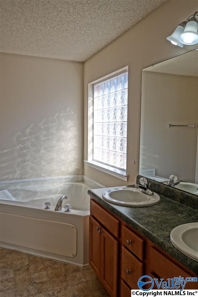 Building Photo - 106 NW Wittington Ln