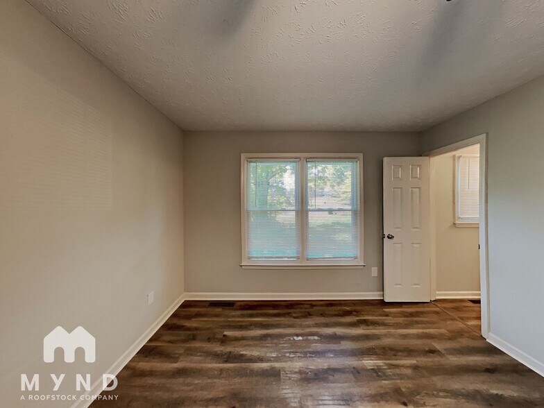 Building Photo - 2728 Columbia Dr