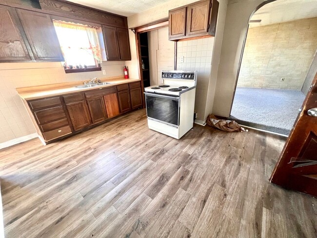 Building Photo - 502 3rd St