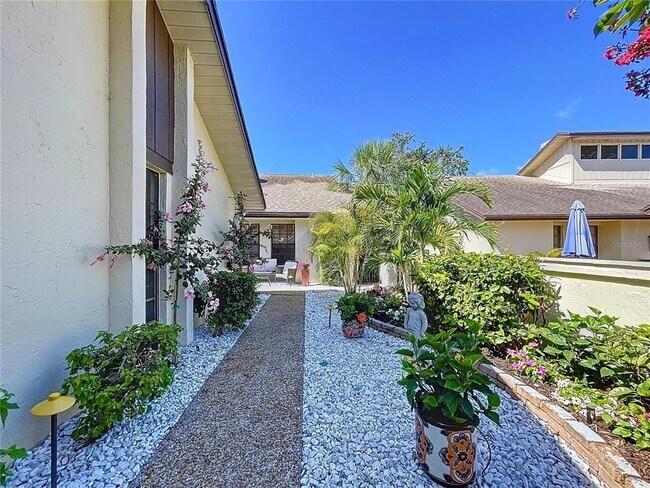 Building Photo - 4646 La Jolla Dr