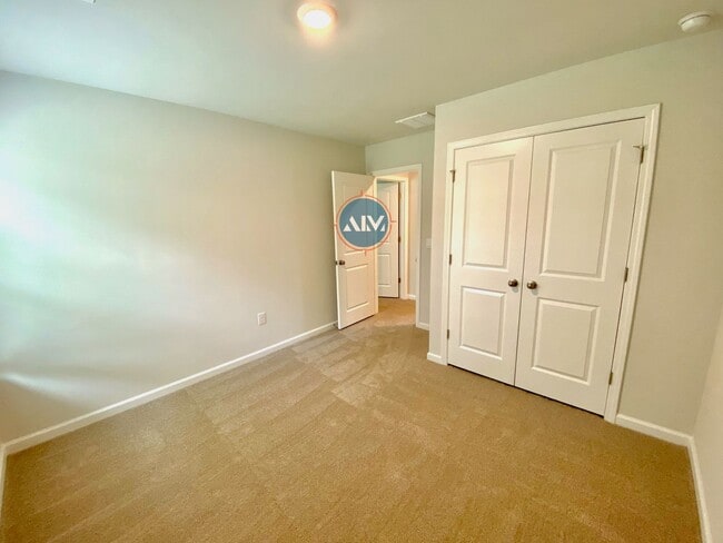 Building Photo - 1729 Sanctum St