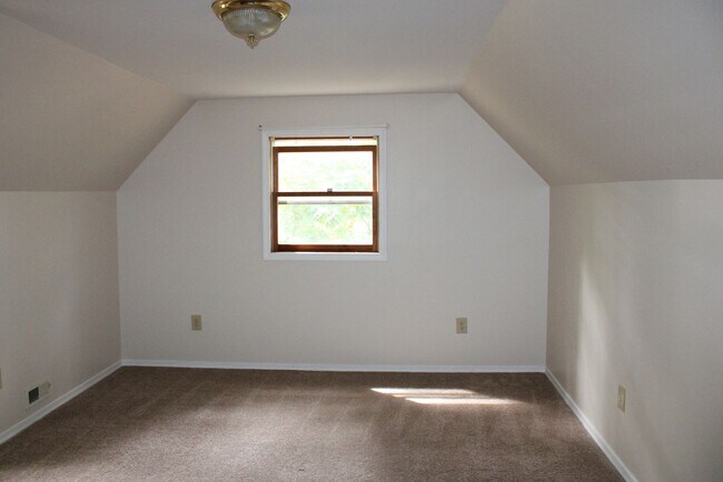 Building Photo - 11784 White Oak Rd
