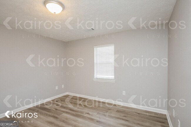 Building Photo - 365 Deer Park Dr