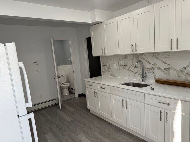 Building Photo - 16 Bailey Ave