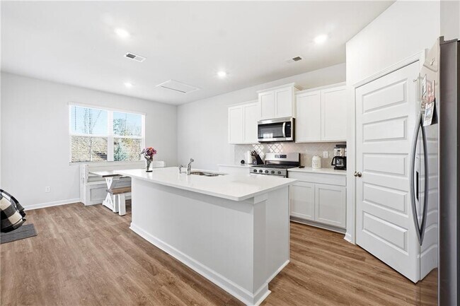 Building Photo - 265 Lauritsen Way