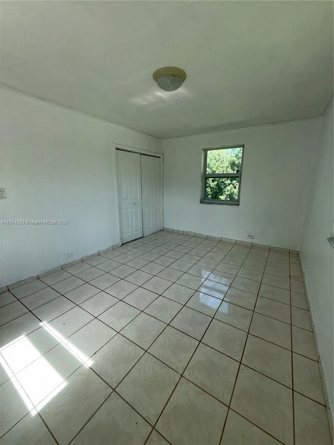 Building Photo - 1545 NE 128th St
