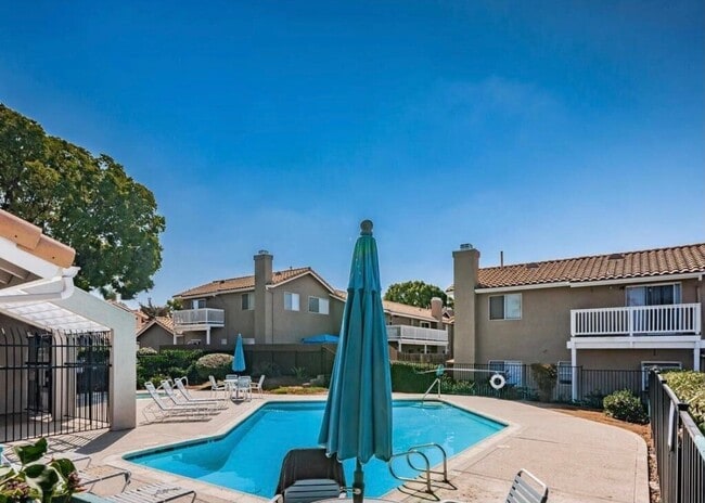Building Photo - 1370 Palomar Pl