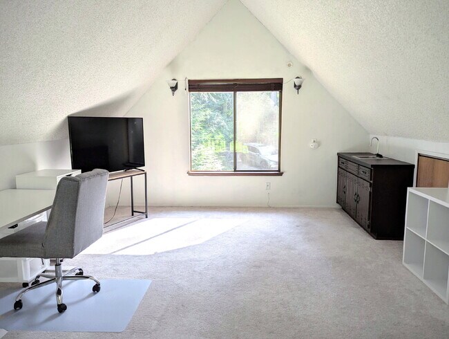 Building Photo - 3-Bed Retreat with Forest Abundance