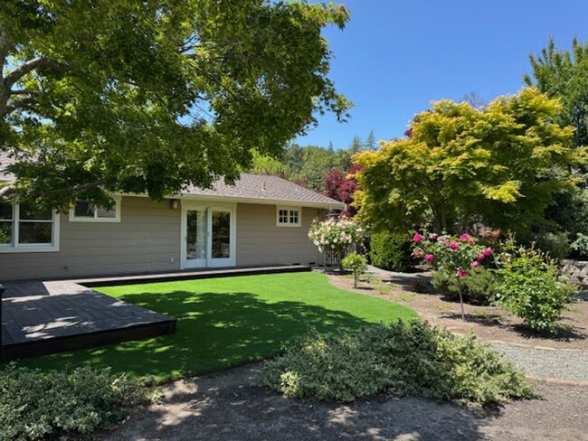 Building Photo - Beautiful updated single level Lafayette h...