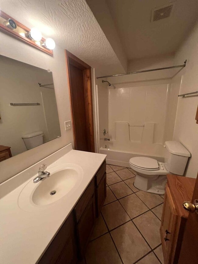 Building Photo - CARTHAGE: BEAUTIFUL 2,864 SQFT 5 BEDROOM /...