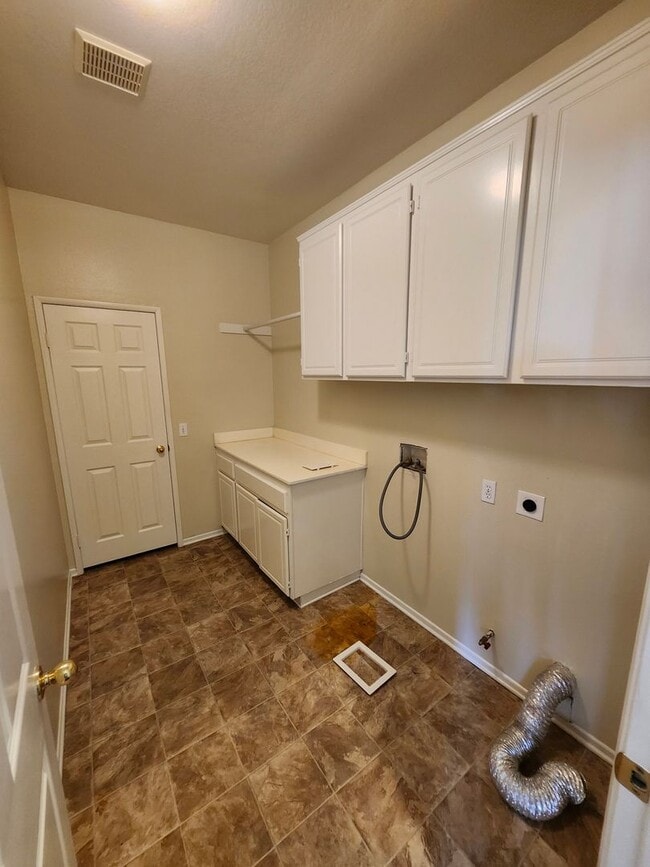 Building Photo - Beautiful two-story home located in the he...