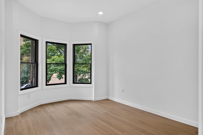 Building Photo - 188 Webster Ave
