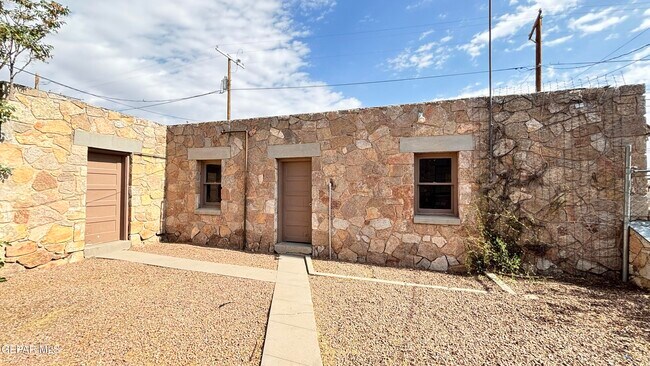 Building Photo - 2731 Idalia Ave