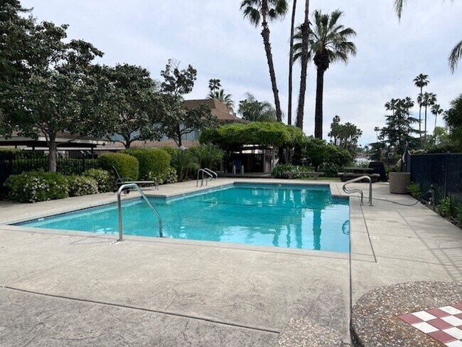 Building Photo - Lakeside living on Greenhaven, Sparkling Pool and covered parking