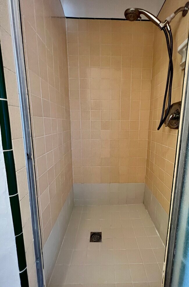 Building Photo - 13900 Burbank Blvd