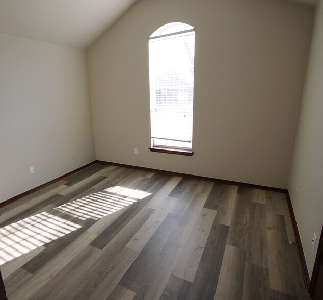 FRONT BEDROOM - 16405 Osceola Trl