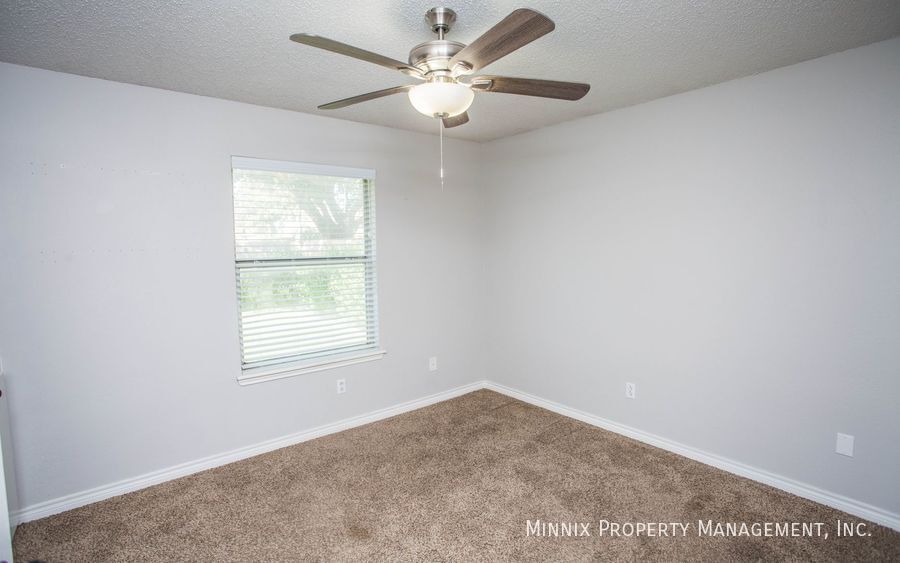 Building Photo - 6125 8th Dr