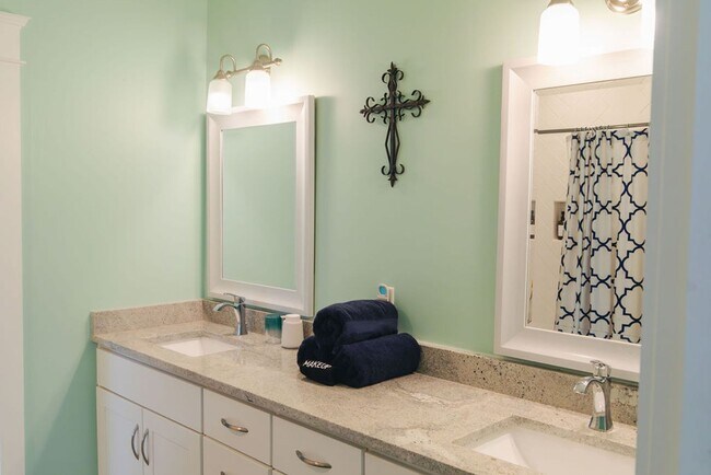 Building Photo - Beautiful 3 bedroom Home for Rent, middle of The Nations with a "4th"/bonus room