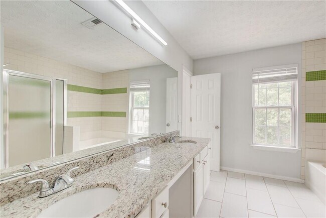 Building Photo - 2470 Stonegate Dr
