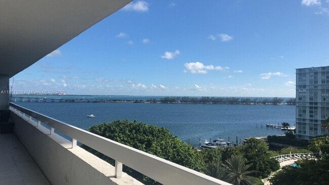 Primary Photo - 1627 Brickell Ave