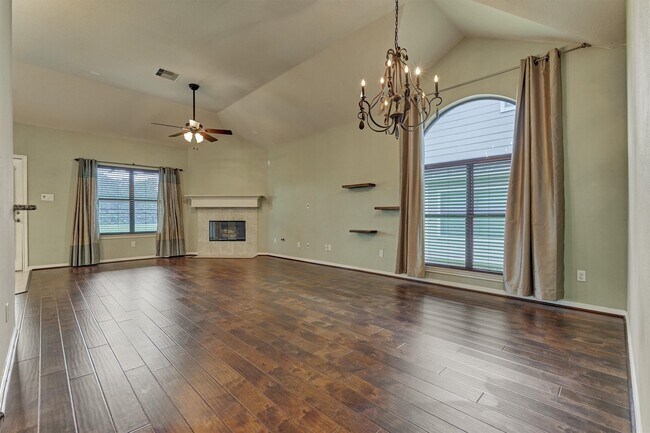 Building Photo - 8007 N Tarrytown Crossing Dr