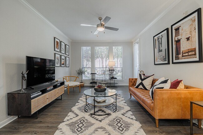 Building Photo - Bright, Open, & $500 Off