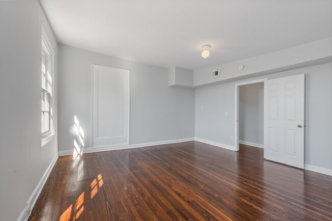 Building Photo - 239 W Lafayette Ave