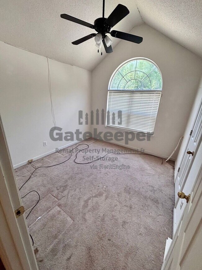 Building Photo - 644 N Fairfield Dr