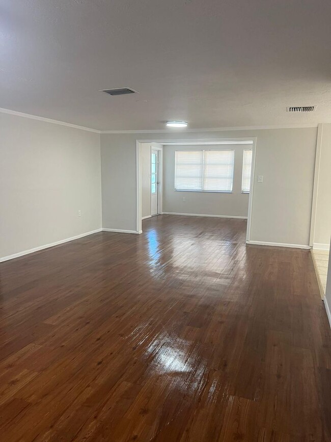 Building Photo - Updated, 2/2 Home Available now!