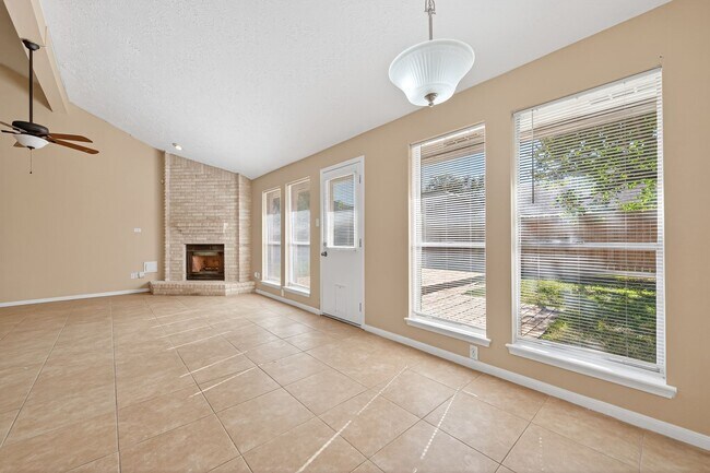 Building Photo - 3210 Kempwood Dr