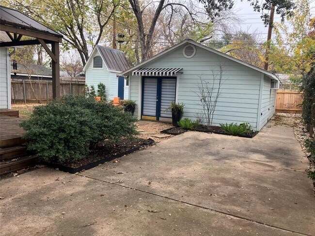 Building Photo - 1916 W 39th St