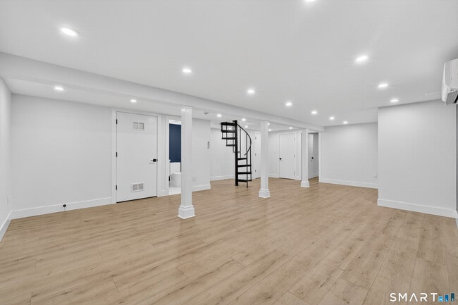 Building Photo - 6 Brighton St