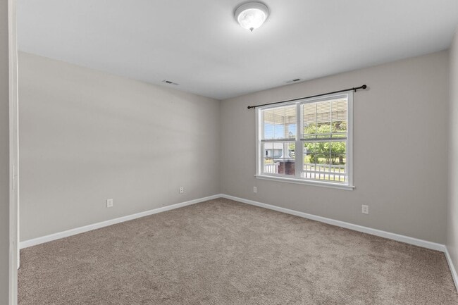 Building Photo - 3 Bed 2 Bath Marshallberg Home Available now
