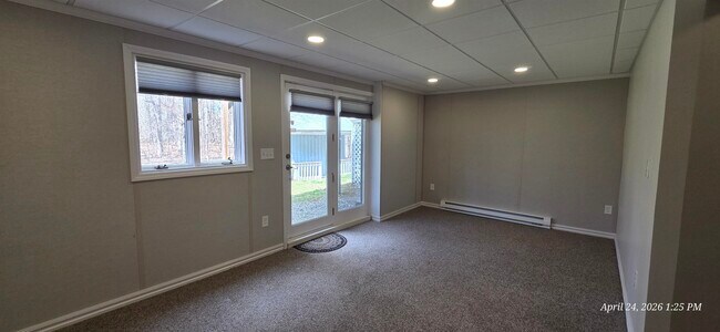 Building Photo - 15 Bonnie Ln