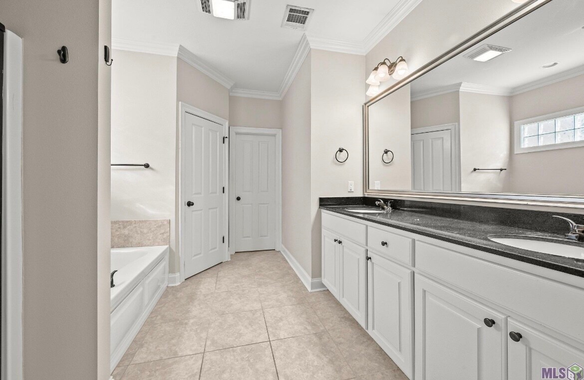 Building Photo - 3130 Hudson Park Dr