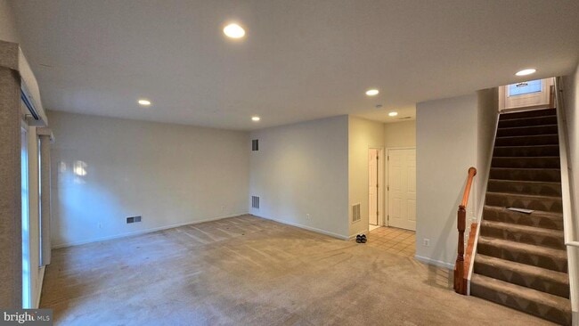 Building Photo - 7007 Courtyard Way