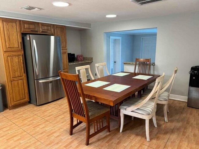 Building Photo - 703 Ulrich Rd