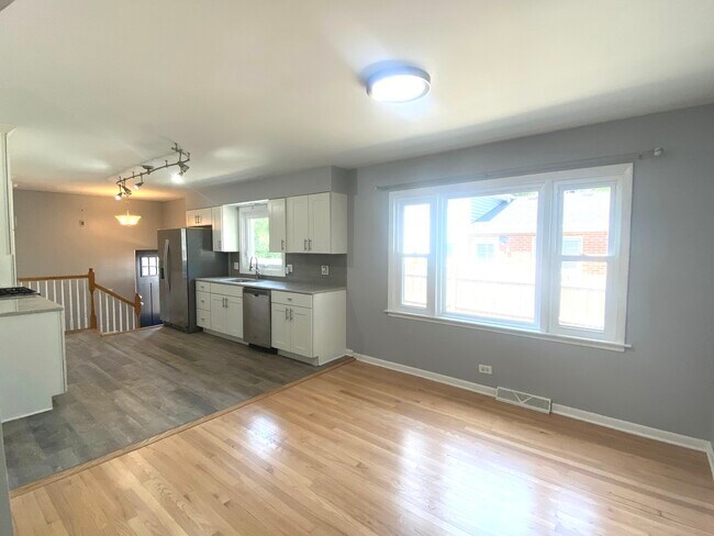 Building Photo - 426 Berteau Ave