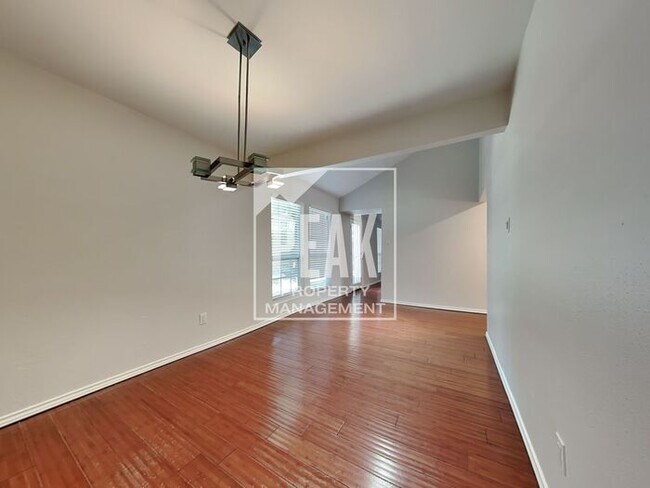 Building Photo - $2,600! Beautiful 3 Bed, 2 Bath home in Desirable Plano! Tour today!