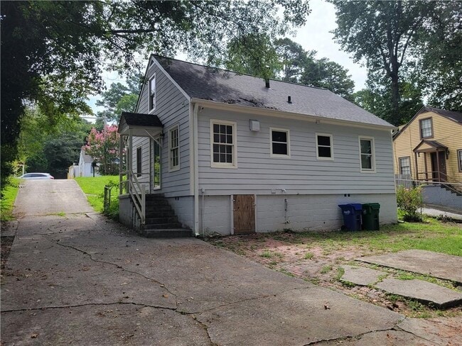 Building Photo - 3748 Clairmont Rd