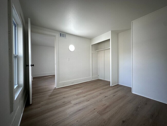 Building Photo - 303 Weston Ave