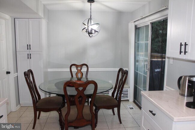 Building Photo - 2851 Bowes Ln