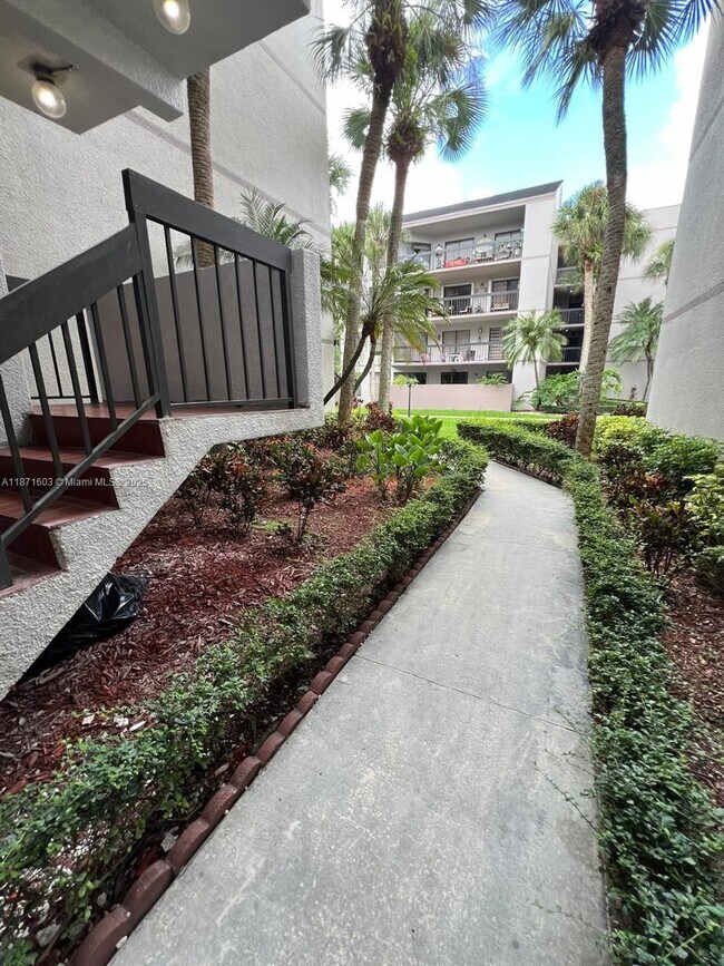Building Photo - 8810 SW 132nd Pl
