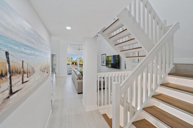 Building Photo - 3902 Fairway Dr N