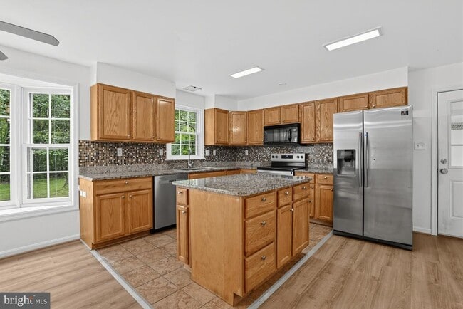 Building Photo - 6401 Wolf Run Hunt Ct