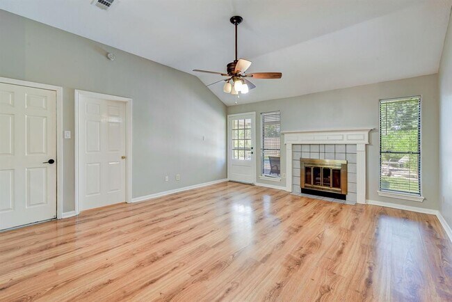 Building Photo - 3730 Sunshine Ln
