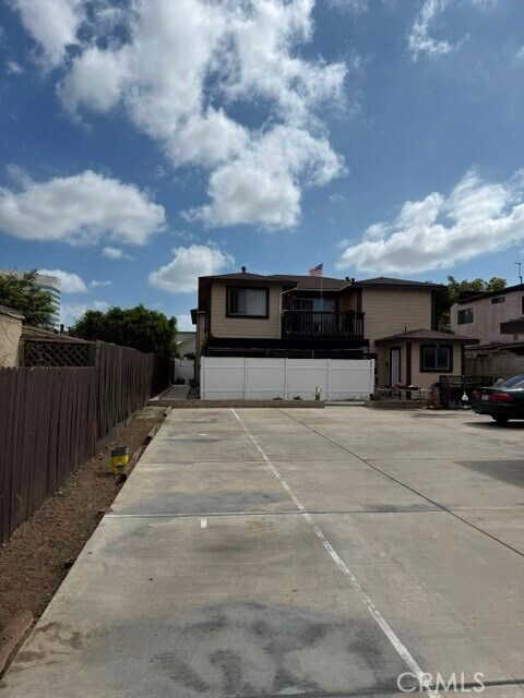 Building Photo - 17102 Oak Ln