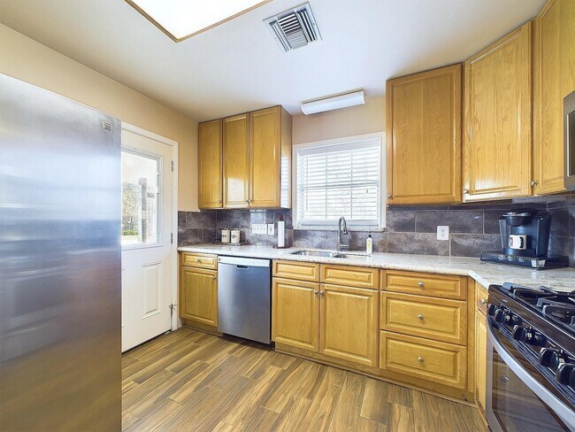 Building Photo - 2814 Balmorhea Ave
